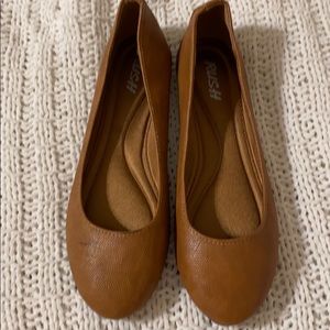 Rush brown flats